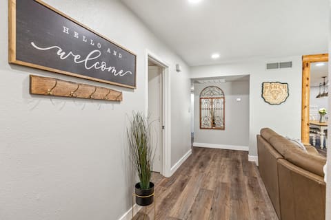 Popular Airbnb listing: 4 BR Home with Resort-Style Heated Pool in Ahwatukee Foothills