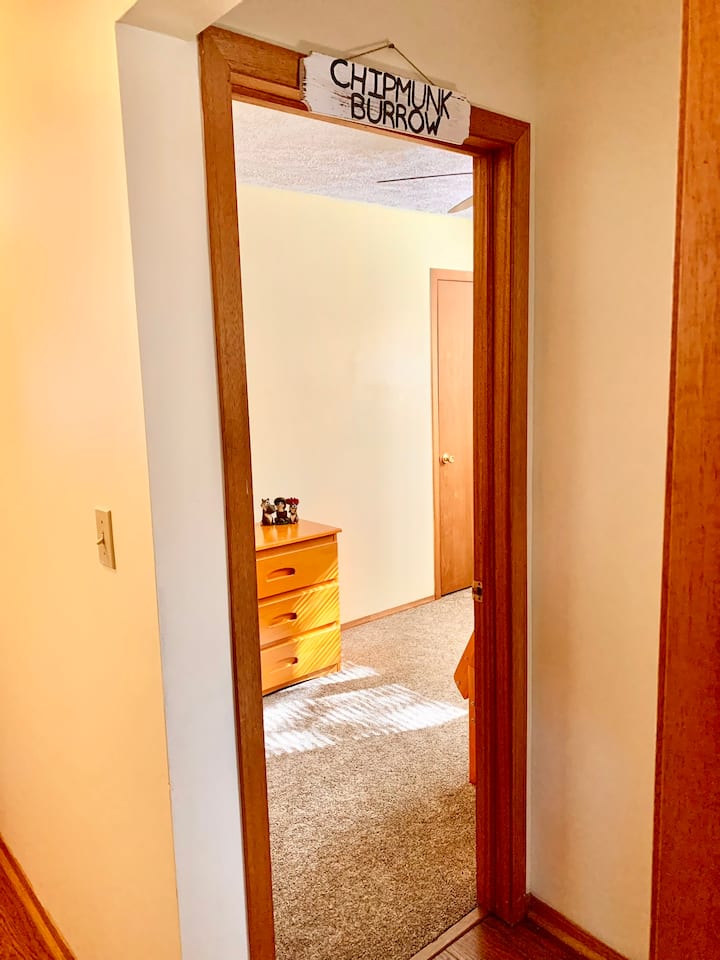 3rd floor single over full bunk - „Chipmunk Burrow“