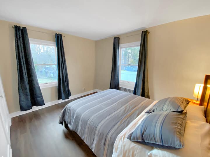 Glavna spavaća soba s bračnim krevetom (160x200)