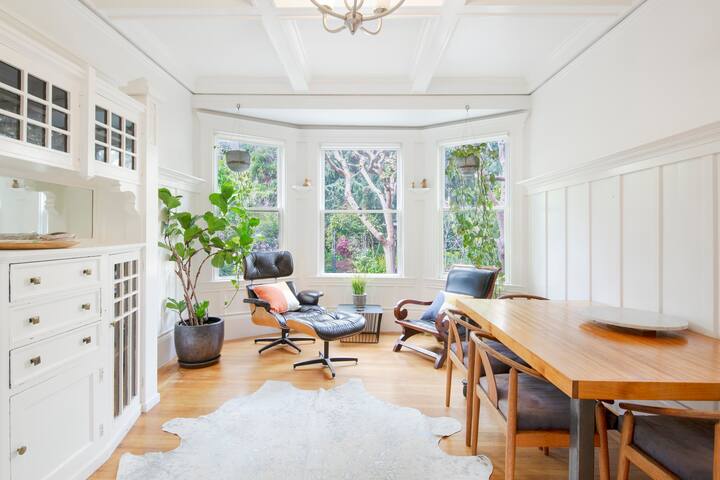 Light filled flat with a secret garden