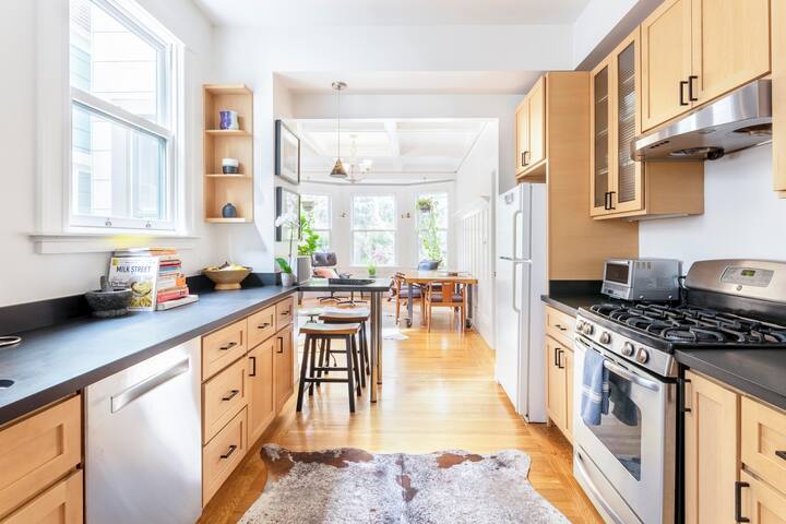 Light filled flat with a secret garden gallery image 2