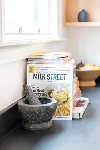 Light filled flat with a secret garden gallery image 5