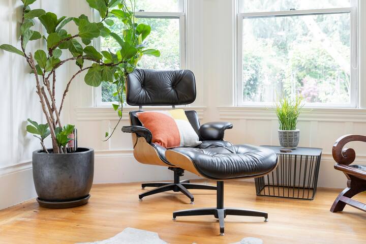 Light filled flat with a secret garden gallery image 3