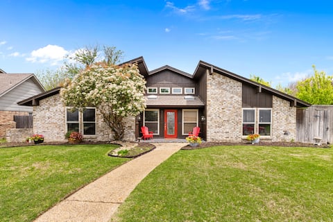 Cheerful 3 BR home with pool and spa - NO PARTY!