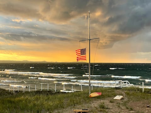 SeaWatch Beach House - On sandy Superior shoreline