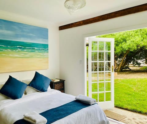 Skye Ocean Nest: tiny beach home for 2 - fast wifi