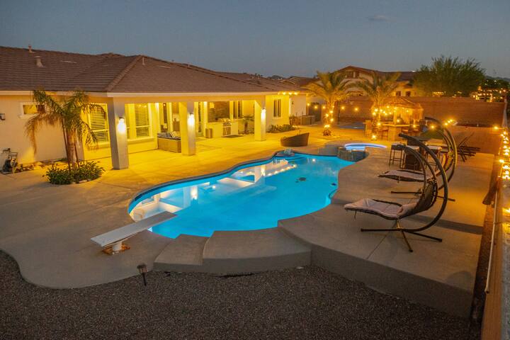 3400 SqFt House 40Ft Heatable Pool/Spa- Strip View gallery image 3