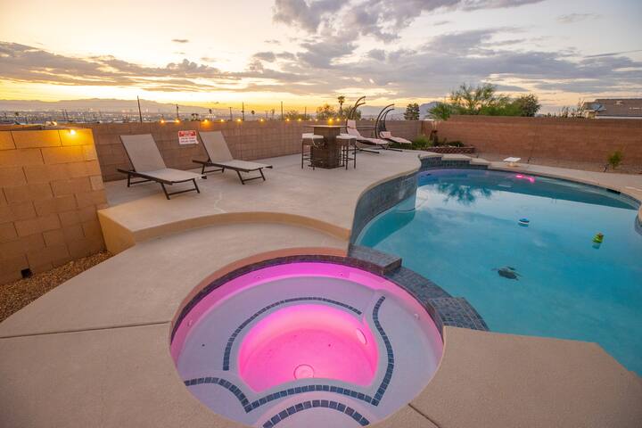 3400 SqFt House 40Ft Heatable Pool/Spa- Strip View gallery image 4