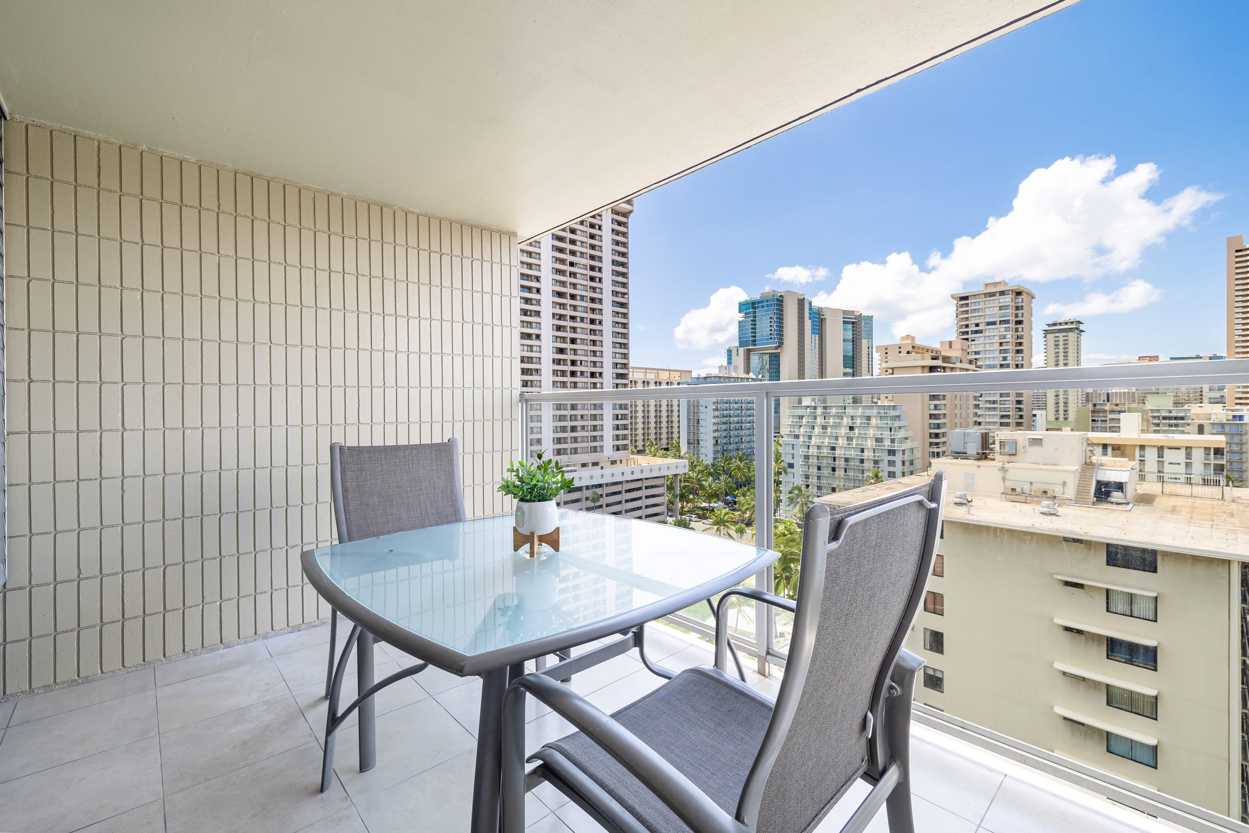 Condo in Honolulu · ★4.65 · 1 bedroom · 2 beds · 1 bath - Image 24