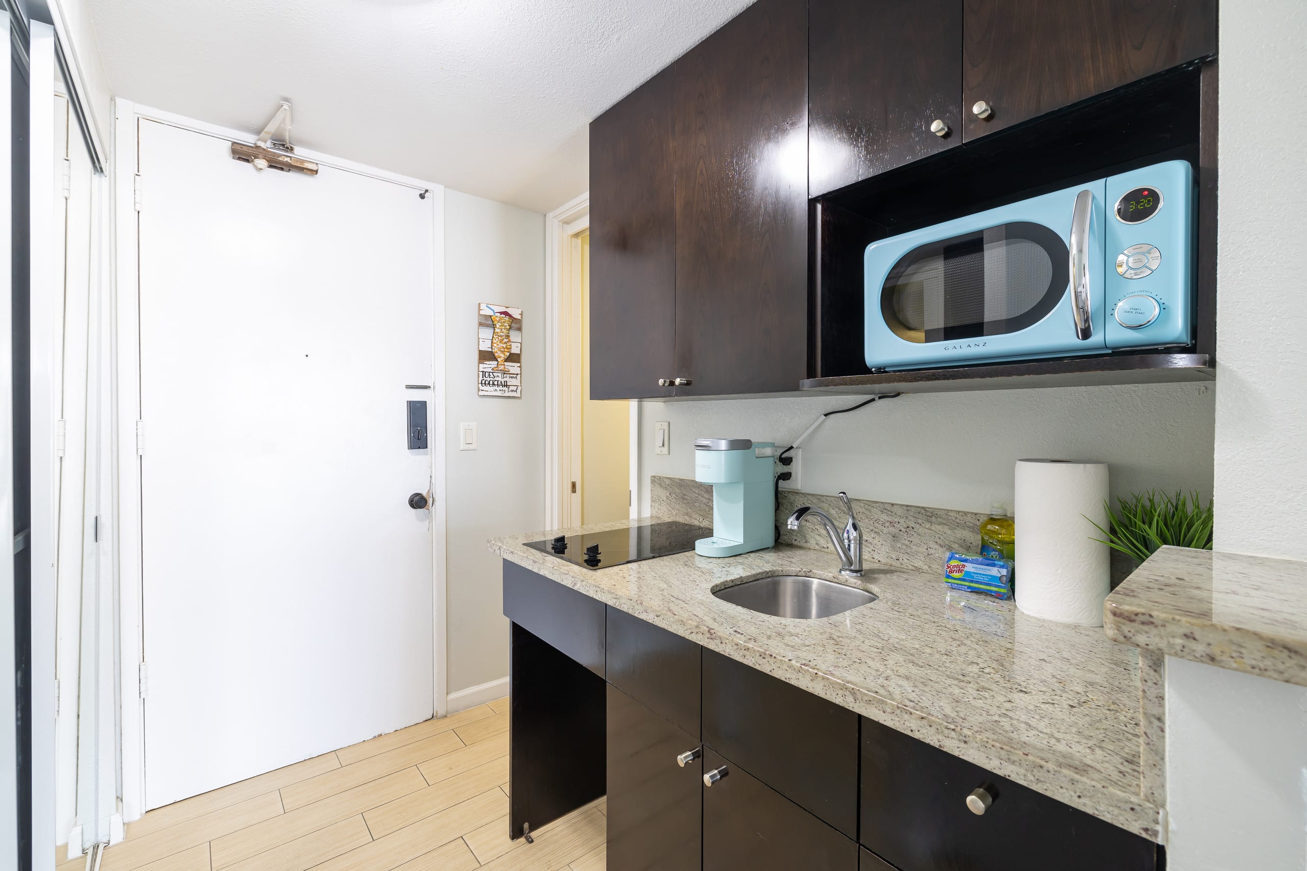 Condo in Honolulu · ★4.65 · 1 bedroom · 2 beds · 1 bath - Image 5