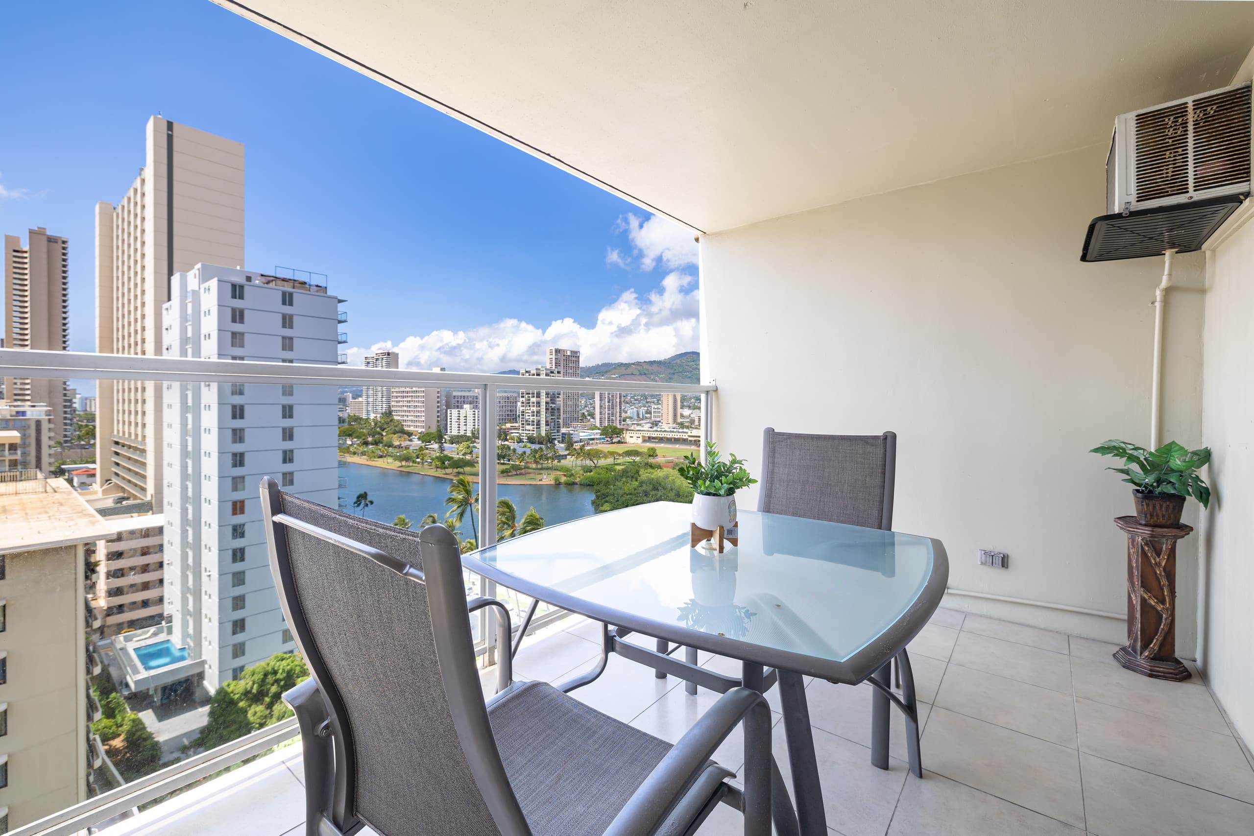 Condo in Honolulu · ★4.65 · 1 bedroom · 2 beds · 1 bath - Image 23