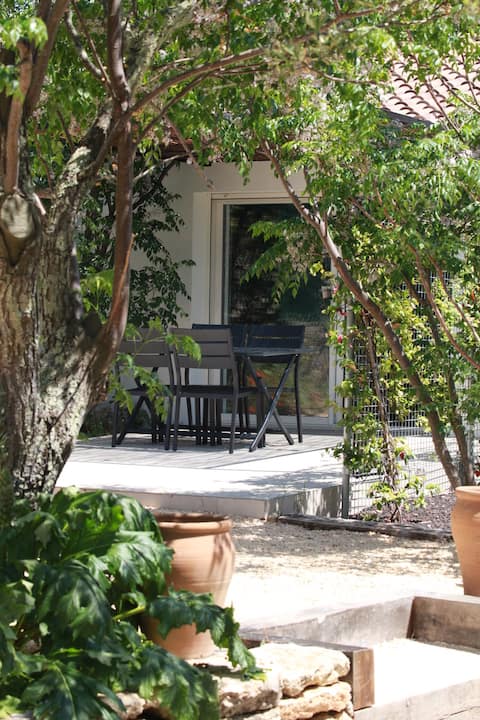 Airbnb performant: 7enGarrigue - Charming two-room apartment with pool à Uzès