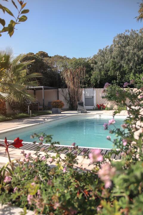 Large Villa 200 meters from Fabregas Beach