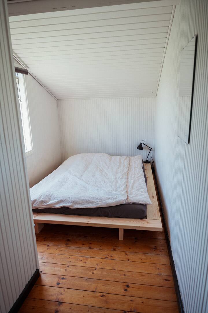 Spálňa 1 s manželskou posteľou (140 x 200)