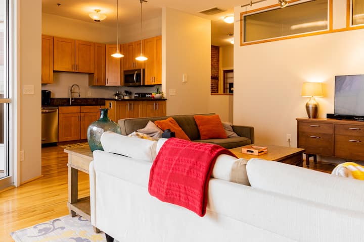 Roanoke Roofdeck Loft. Central Downtown Location. - Roanoke, VA