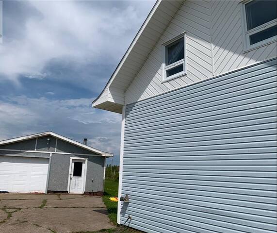 Beautifully Renovated Oceanfront 4 Season Cottage gallery image 3