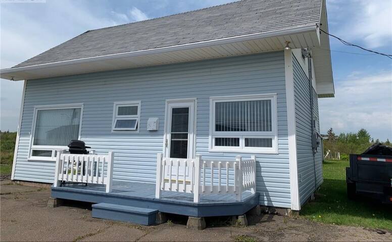 Beautifully Renovated Oceanfront 4 Season Cottage gallery image 2