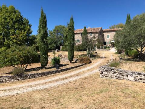 Provencal house, pool, great and quiet views
