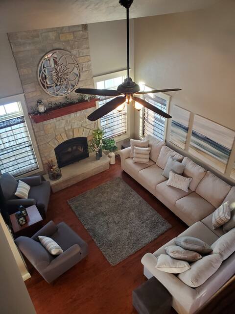 Classy Harbor House-sleeps 14-walk to beach, shops