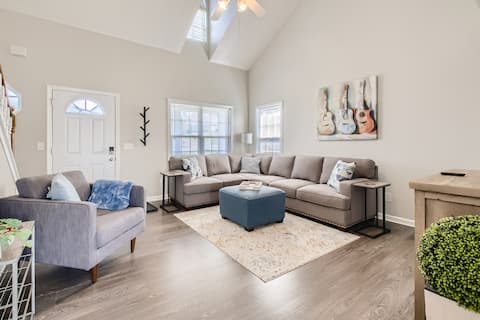 Cozy & Quiet 3BD Retreat Near Downtown Nashville!