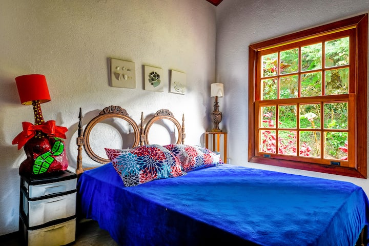 غرفة نوم رئيسية ، بسرير مزدوج