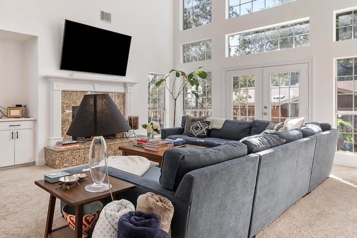 Lake Travis Home – Inquire for long term stays