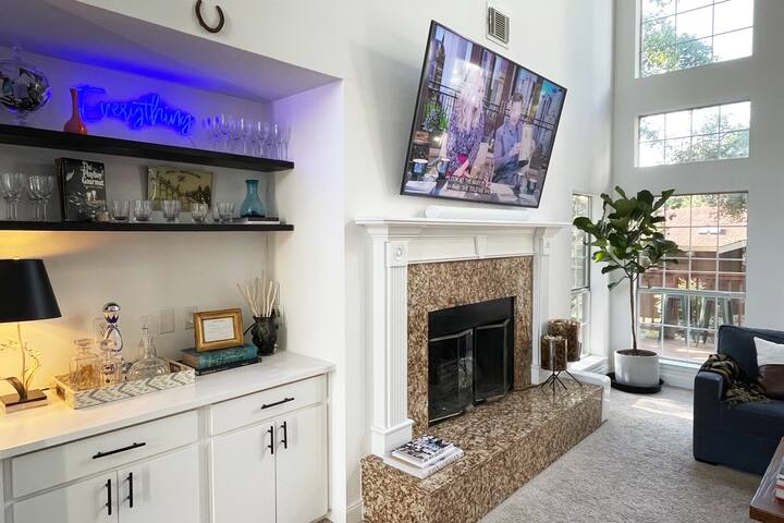 Lake Travis Home – Inquire for long term stays gallery image 3