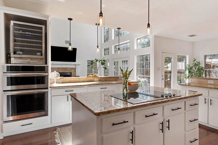 Lake Travis Home – Inquire for long term stays gallery image 4