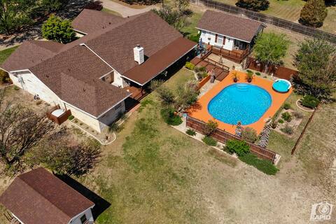Quiet Lone Star Retreat
with pool.