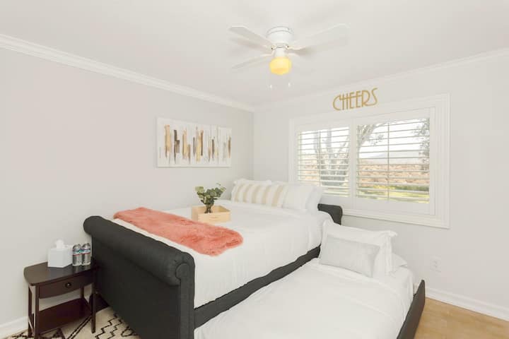 I cant recommend this place enough. The beds were much larger than I expected them to be and all the guests were comfortably able to sleep on a bed. We had a great time staying here and recommend this host completely.
Arl
March 2022