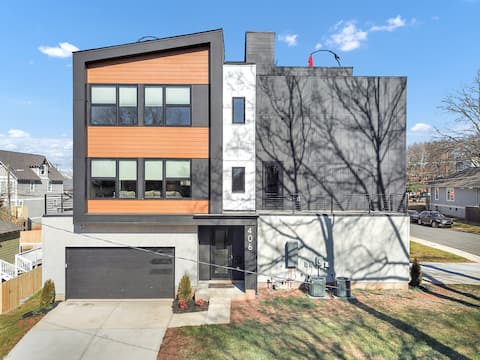 Successful Airbnb property: Modern Home Pool w/kitchen Game Room,Rooftop,BBQ in Smallwood
