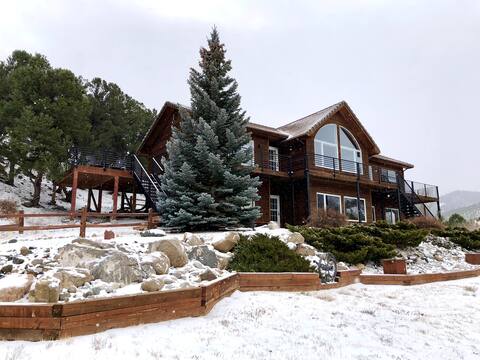 4-Bedroom Mountain Home with a Hot Tub