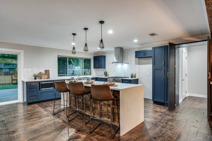 The Corner House- 5 BED/4 BATH home in Dallas gallery image 5