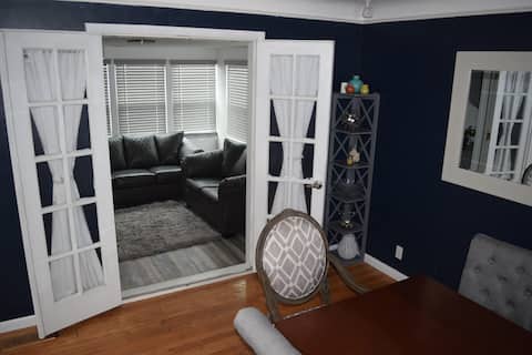 Beautiful spacious 4 bedroom with large backyard