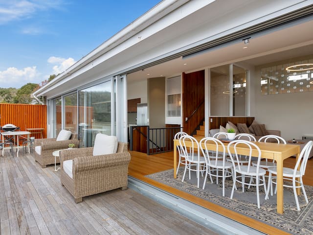 Spectacular Views – 5 Bedroom – Free Parking