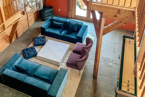 Bright, Fun 4-Bedroom Cabin with Pool.