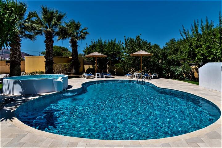 XENOS VILLA2 WITH PRIVATE POOL NEAR THE SEA gallery image 5