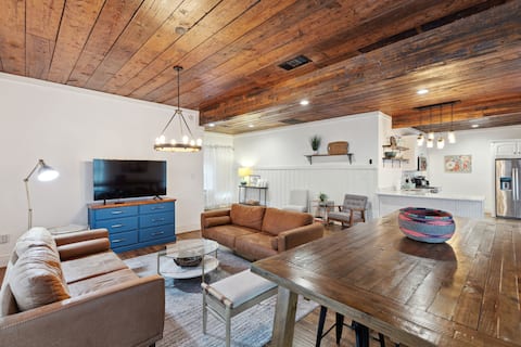 *Birdsong Retreat* in Historic Downtown