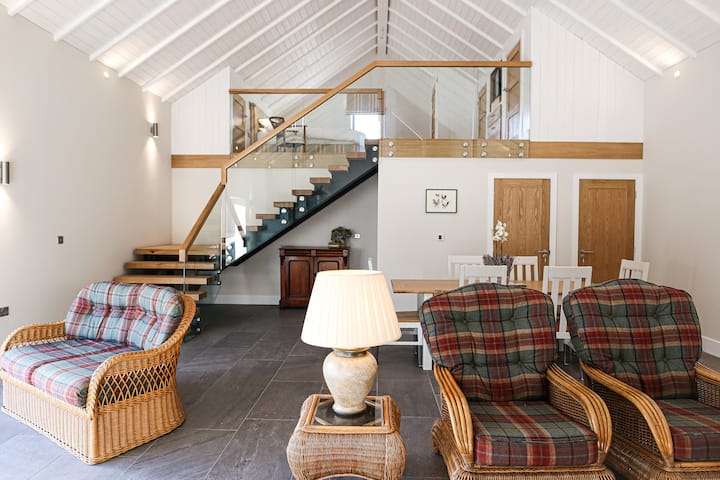 Church Cottage, A Beautiful Barn Near Cowbridge. - Cowbridge