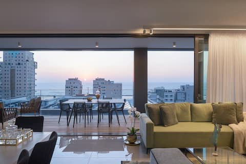 MAMAD Luxury Condo Terrace&Sea View by FeelHome