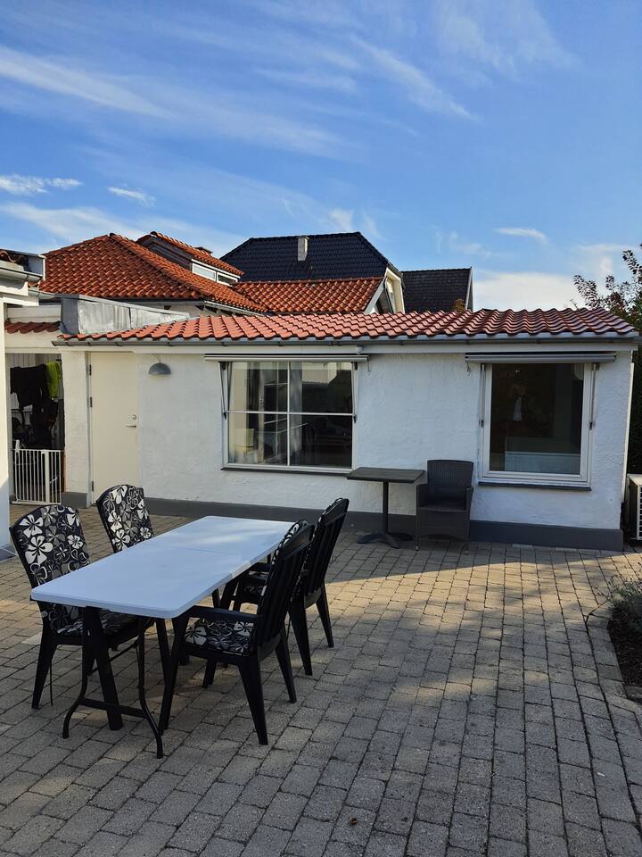 Cozy annex. Private entrance, free parking Guesthouses for Rent in