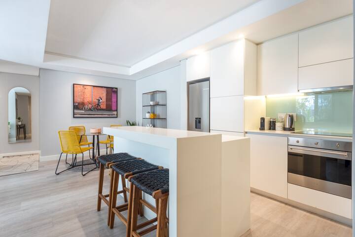 Trendy 2 Bedroom Apartment in Green Point gallery image 5