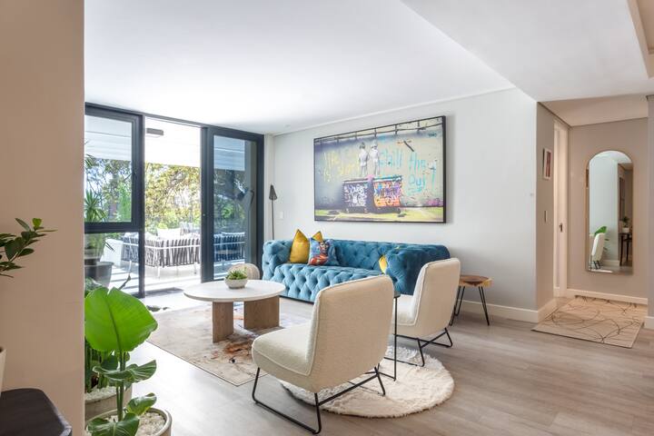 Trendy 2 Bedroom Apartment in Green Point gallery image 3