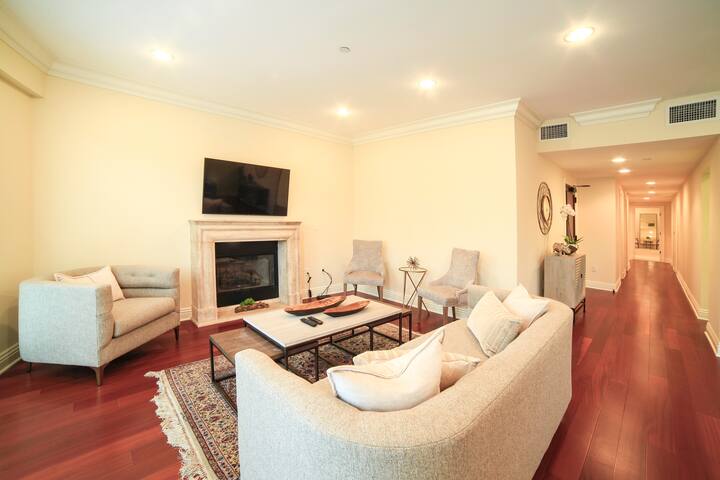 Grand Luxury Chic Unit Beverly Hills Adjacent gallery image 2