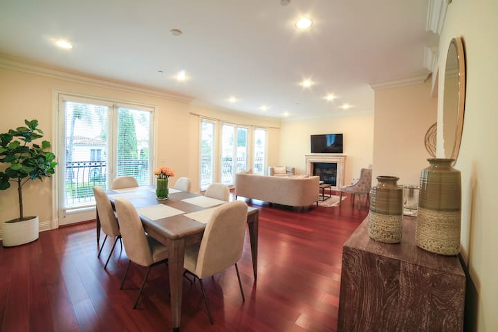 Grand Luxury Chic Unit Beverly Hills Adjacent