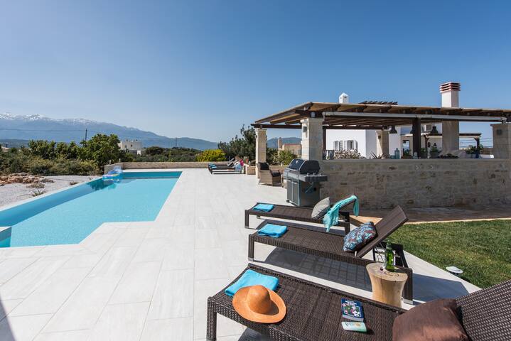 Wonderful Villa Melodie, ideal for 2 families gallery image 3