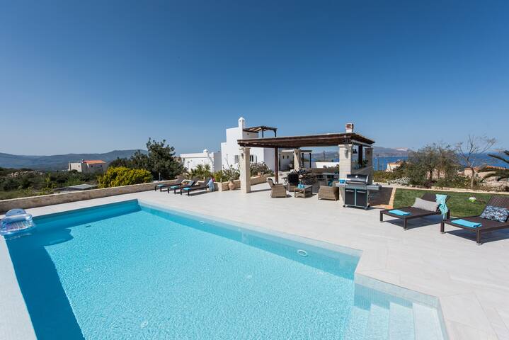 Wonderful Villa Melodie, ideal for 2 families gallery image 2