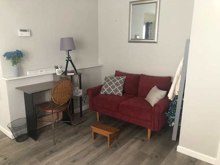 Full apartment close to everything 16min from ND Holiday homes for