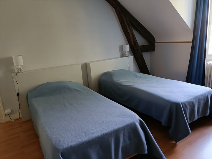 piso dormitorio 2 camas 90