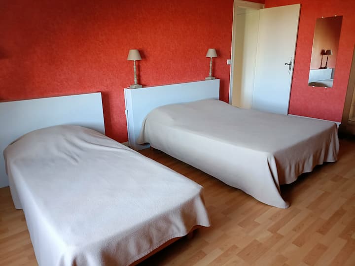 dormitorio piso 1 cama de 140 y 1 cama de 90